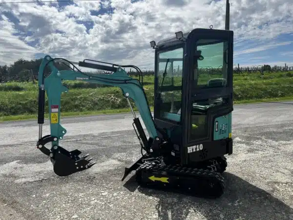 Mini-pelle HT10 avec cabine