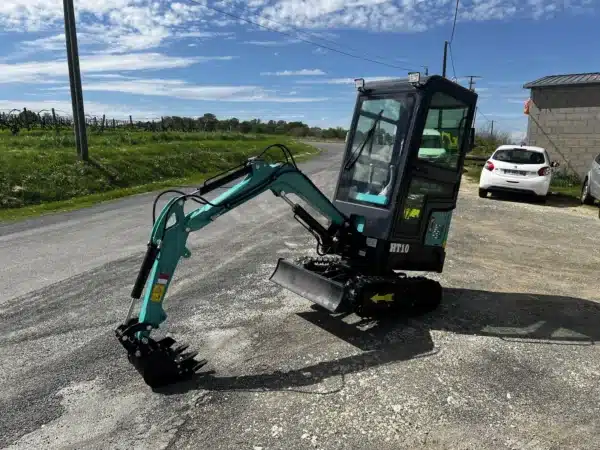 Mini-pelle HT10 avec cabine