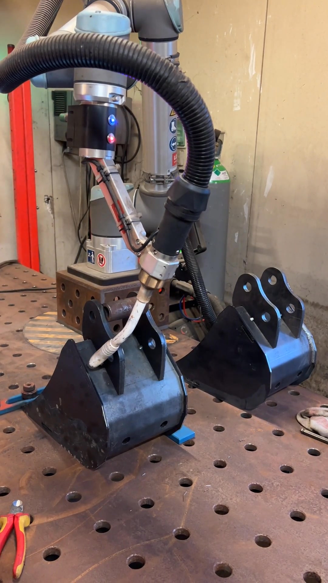 2140099602903204 1558660426259721